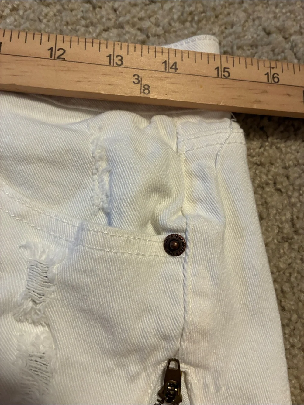 True Gypsy White Denim Distressed jean shorts low rise Y2K Size 5